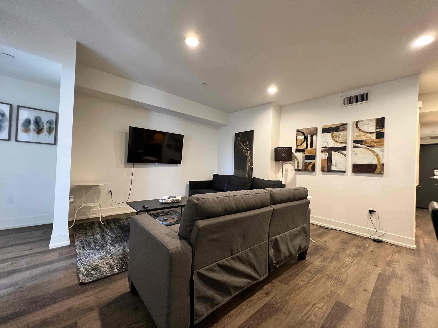 4 bed, 1600 sqft, $1,400 — Photo 1