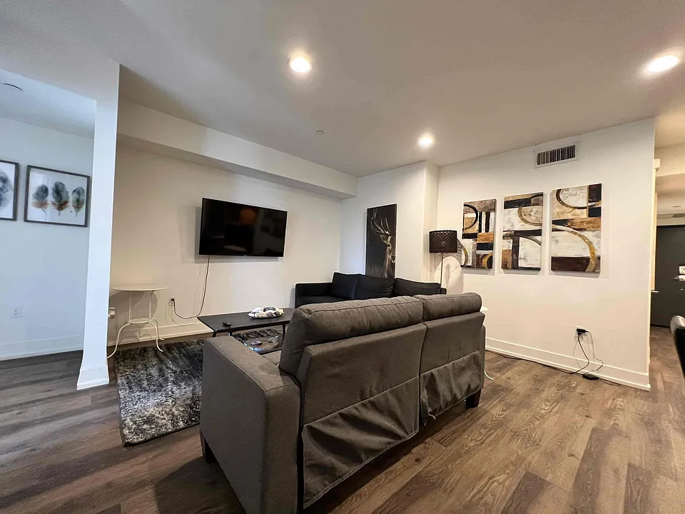 812 N Hudson Ave