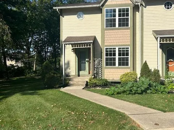 101 Independence Ct, Bethlehem, PA 18020