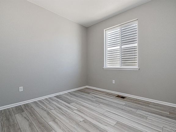 4th image of 963 Greenwood Dr