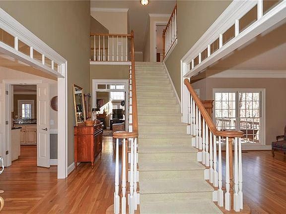 3rd image of 306 Barclay Pl