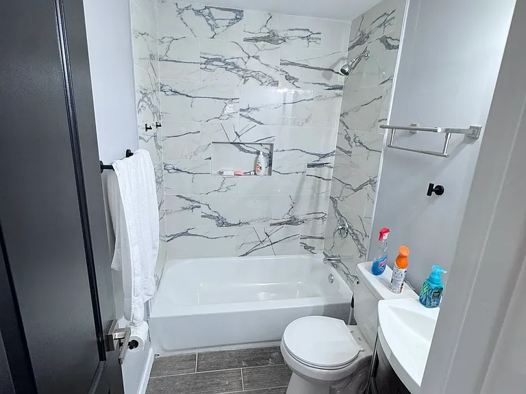 817 N Monroe St #1 — Photo 2