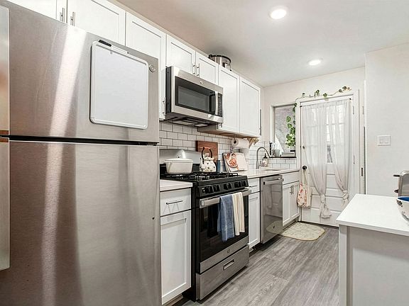 5th image of 1655 Northwest Blvd #A
