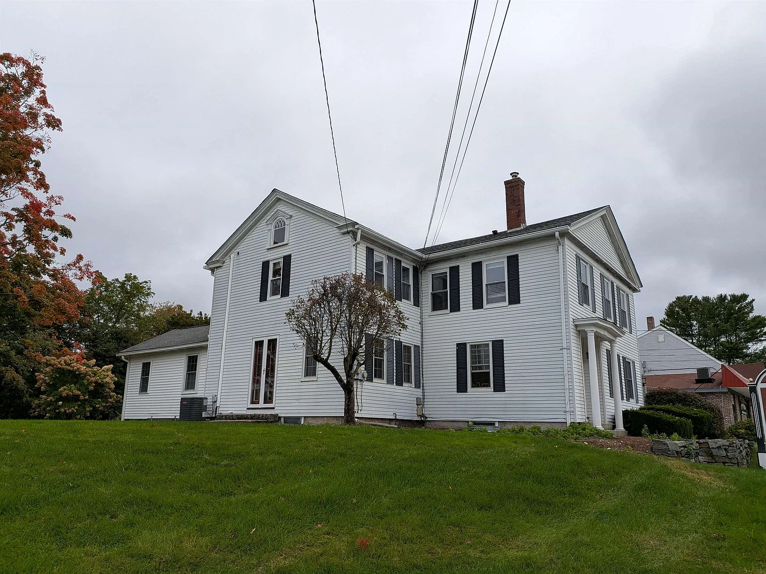 2 bed, 1.0 bath, 1152 sqft, $1,975 — Photo 2