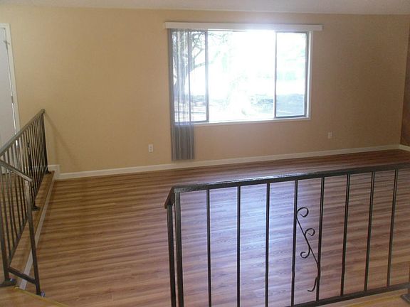 3rd image of 100 NE 148th Ave