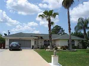 1st image of 910 SW Versailles Ave