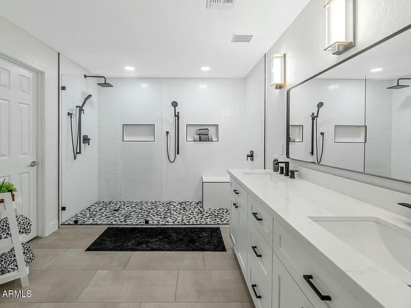 5th image of 20121 N 76TH Street #1019