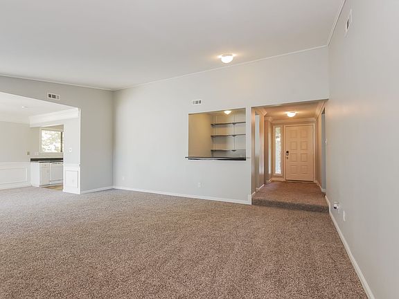 4th image of 139 Vista Grande Cres