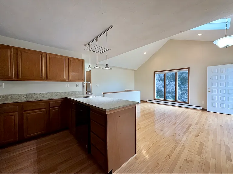 15 Burghardt St — Photo 4