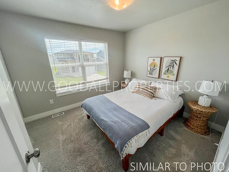610 NE Hunter Dr — Photo 12