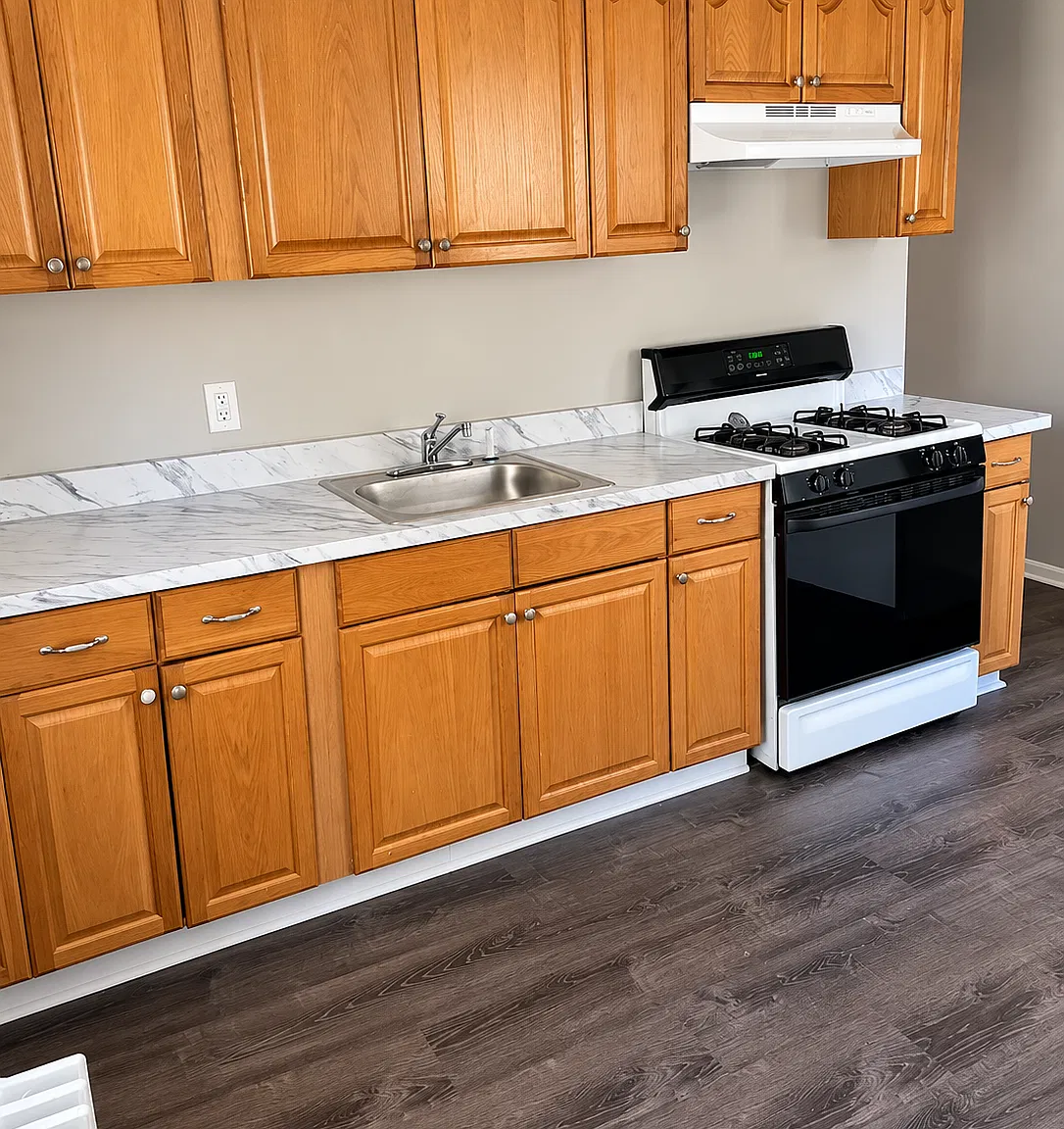 3 bed, 1050 sqft, $1,900 — Photo 3