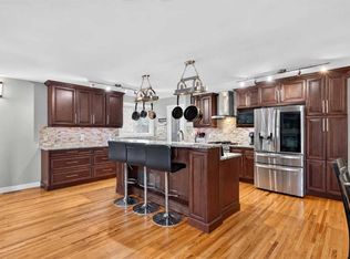 907 SW Ranchview Dr NW, Calgary, AB T3G1B5