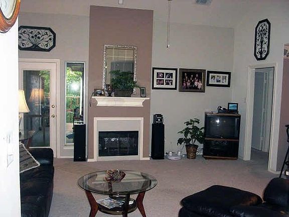 4th image of 435 Oak Leaf Dr