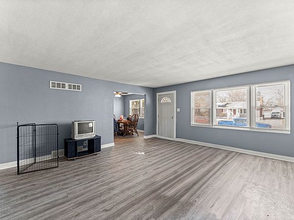 5th image of 17831 Community St