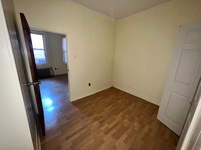 2nd image of 203 Woodpoint Rd #Rear1