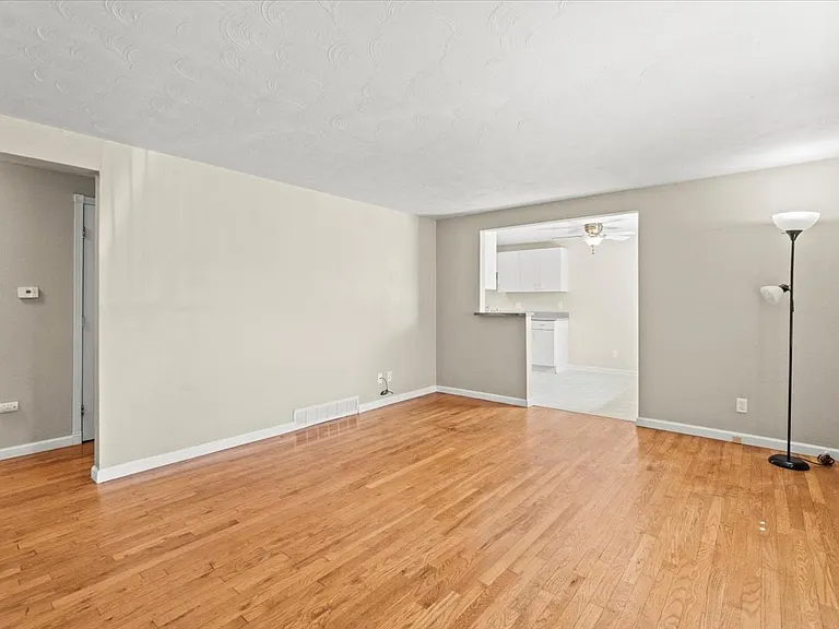 5136 Johnson St — Photo 3