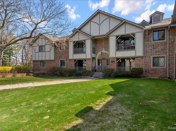 42160 Woodward Ave Unit 17, Bloomfield Hills, MI 48304