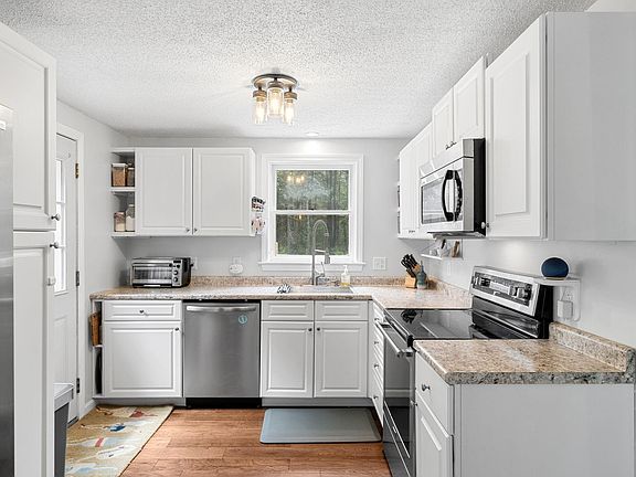 2nd image of 19 Lincoln Drive