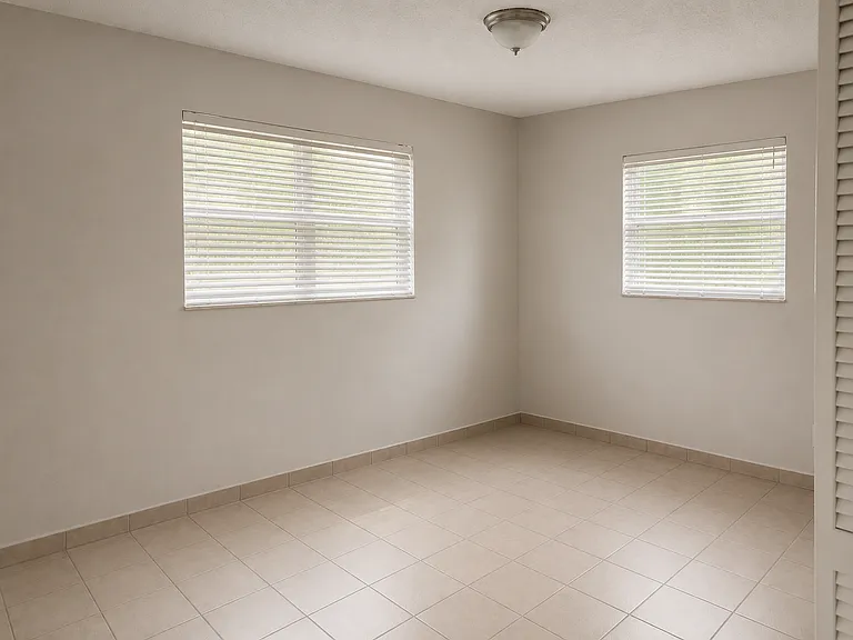 940 Benevento Ave — Photo 9