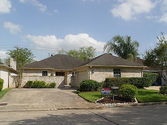 This is a patio sized lot.