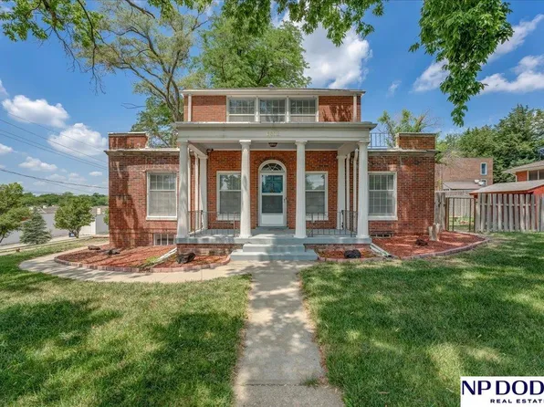 6852 Dodge St, Omaha, NE 68132