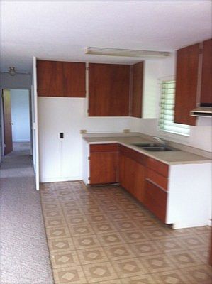 2nd image of 1677 Kilauea Ave