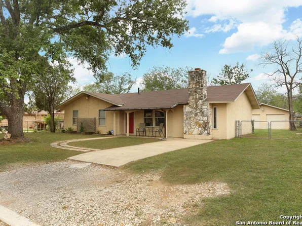 925 JOYCE MARLENE, Poteet, TX 78065