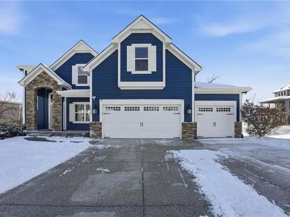 5950 Thousand Oaks Dr, Parkville, MO 64152