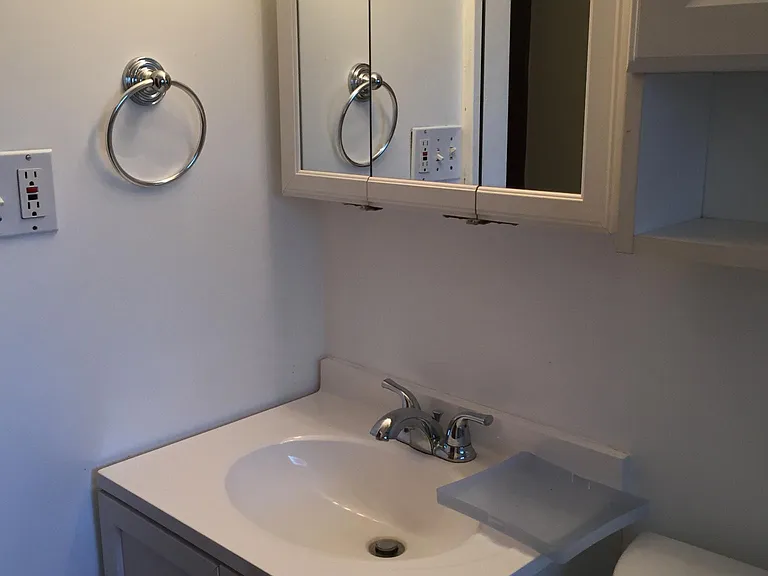 500 Serpentine Dr — Photo 2