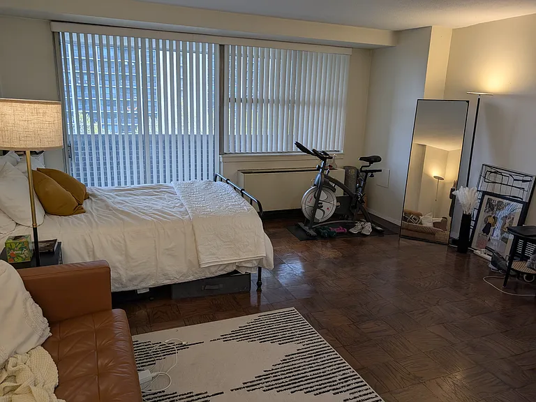 2 Hawthorne Pl #9G — Photo 3