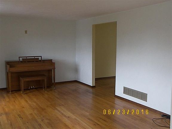 5th image of 8211 E Van Buren Dr