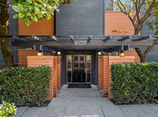 807 N 40th St APT 302, Seattle, WA 98103