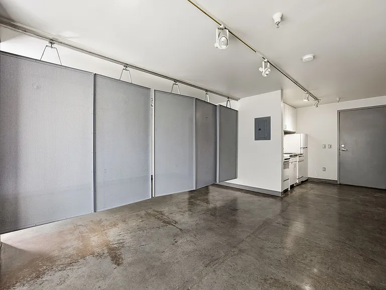 Whiteway Apartments — Photo 44