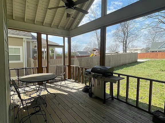 2nd image of 613 Elinor St
