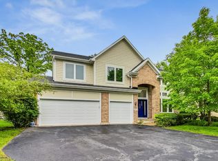 17 River Oaks Cir E, Buffalo Grove, IL 60089
