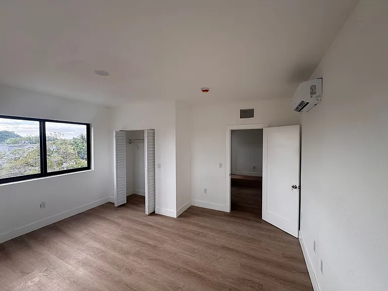 1421 SW 7th St #1 — Photo 3
