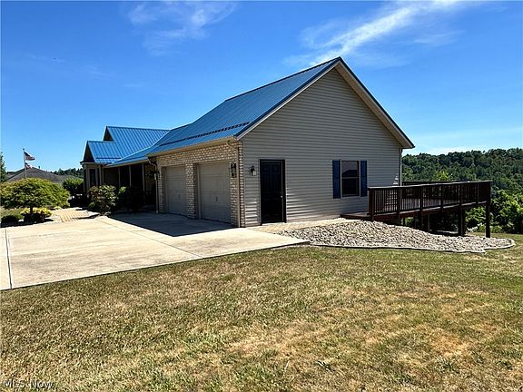 4th image of 10 Kennedy Dr
