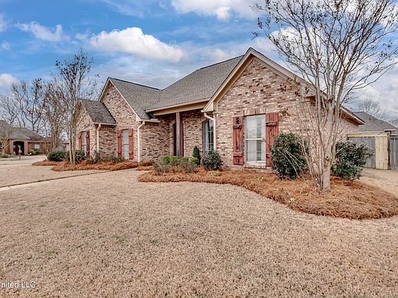 3rd image of 132 Hanover St