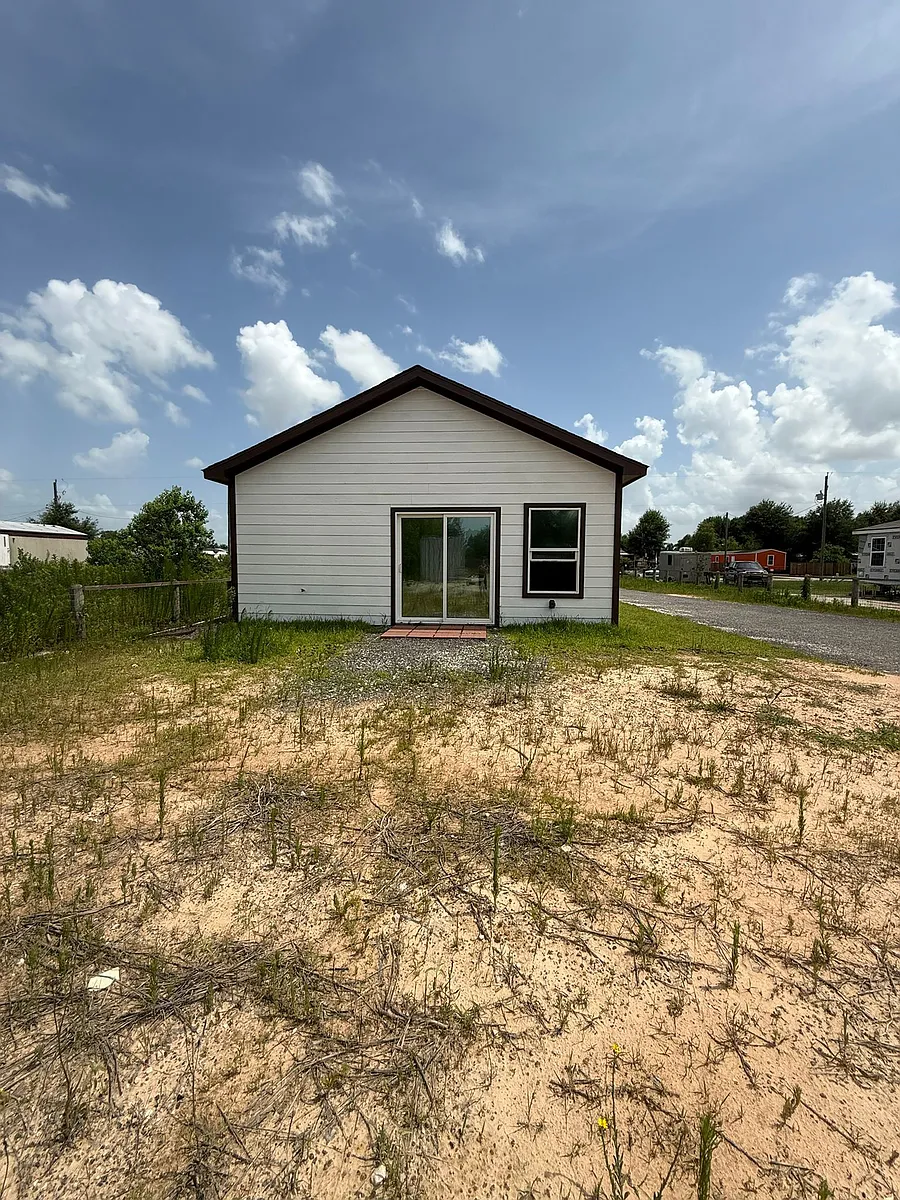 Building Photo - 1005 County Road 3556