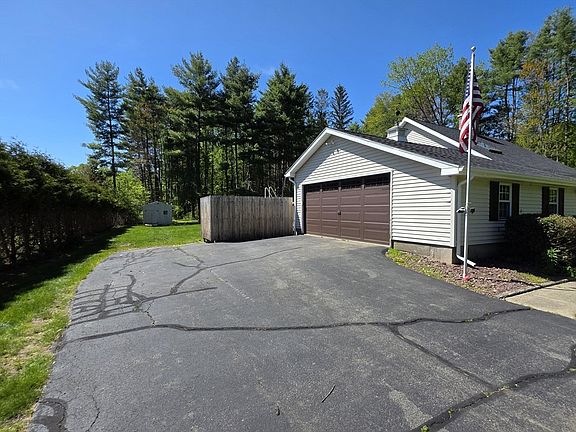 3rd image of 758 Country Club Rd
