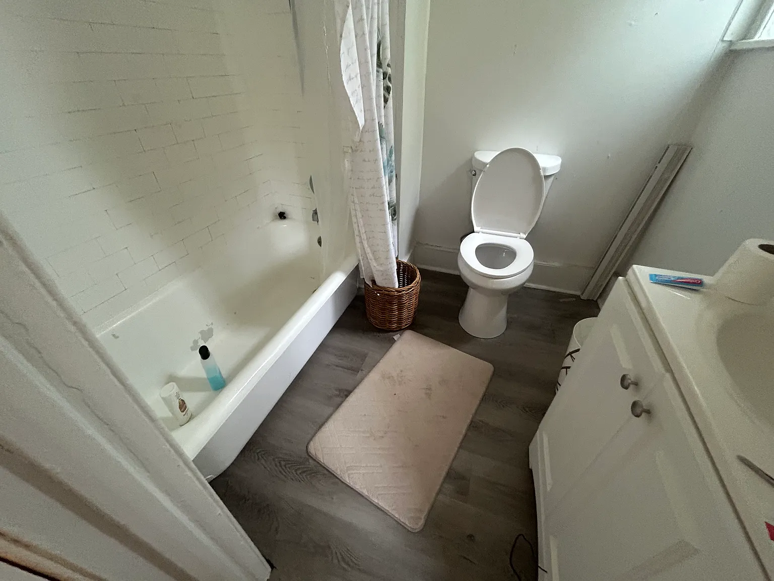 Studio, $990 — Photo 4