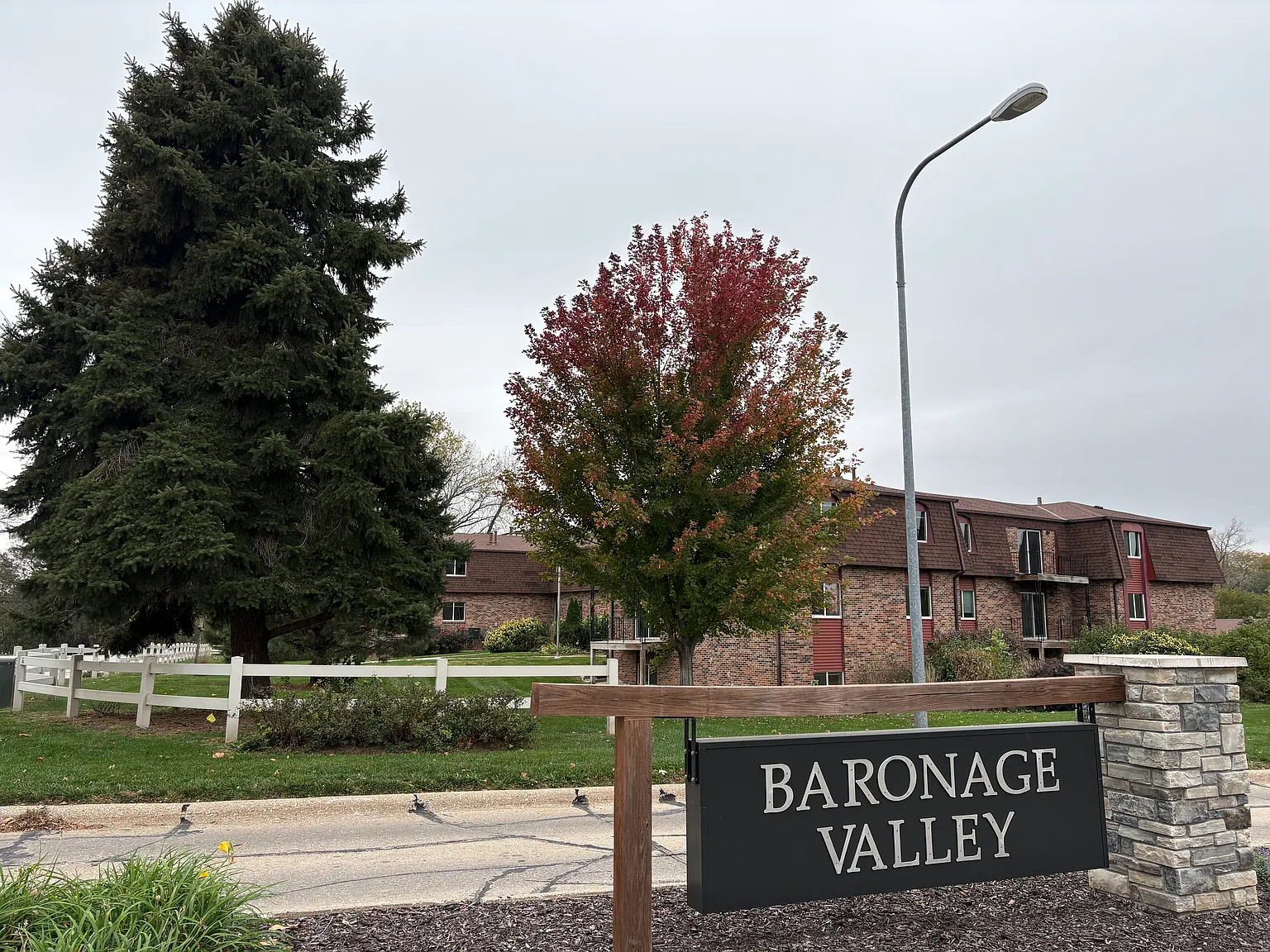 2 bed, 900 sqft, $1,100 — Photo 1