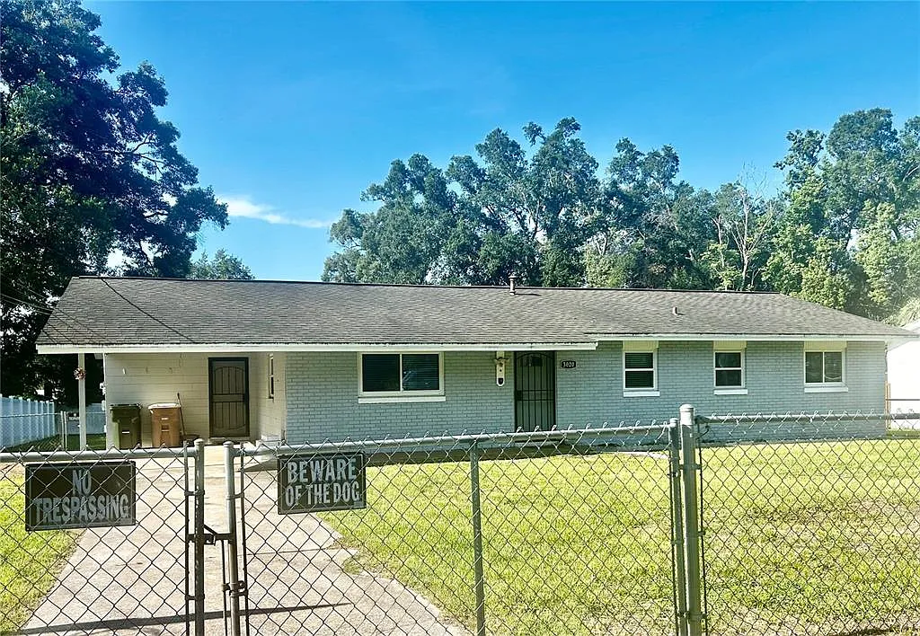 4 bed, 2.0 bath, 1300 sqft, $2,000 — Photo 2
