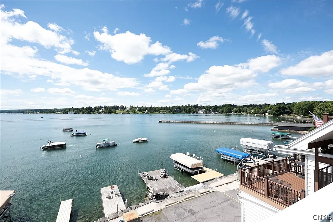 1 bed, 1.5 bath, 1300 sqft, $3,900 — Photo 3