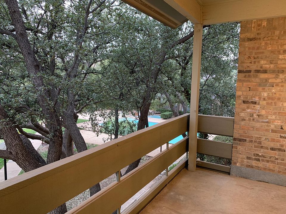 Balcony w/ pool view
