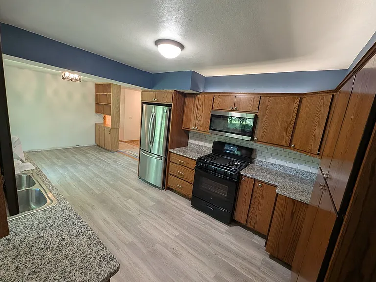 7734 E Rockton Rd — Photo 18