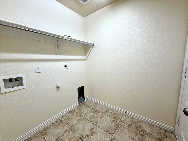 9404 Caliente Dr — Photo 16