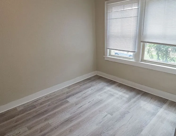 306 E Pine St — Photo 12