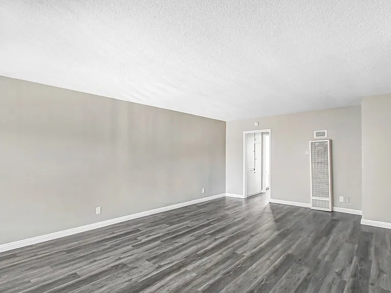 Cazador Court Apartments — Photo 3
