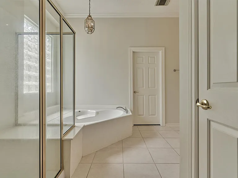 118 Robindale Cir — Photo 15